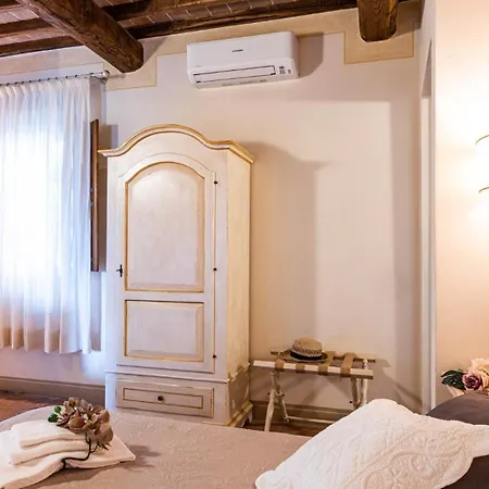 Casale Teatro 10, Emma Villa Lajatico