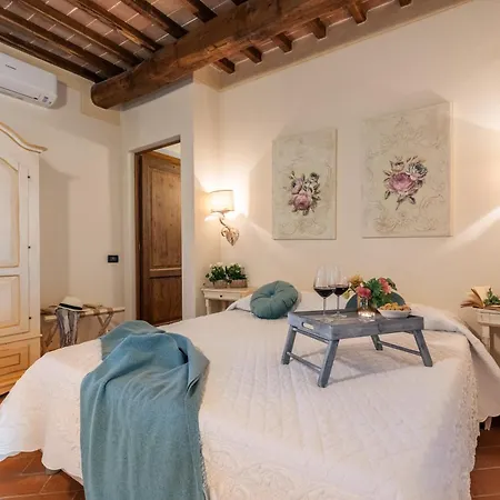 Villa Casale Teatro 10, Emma